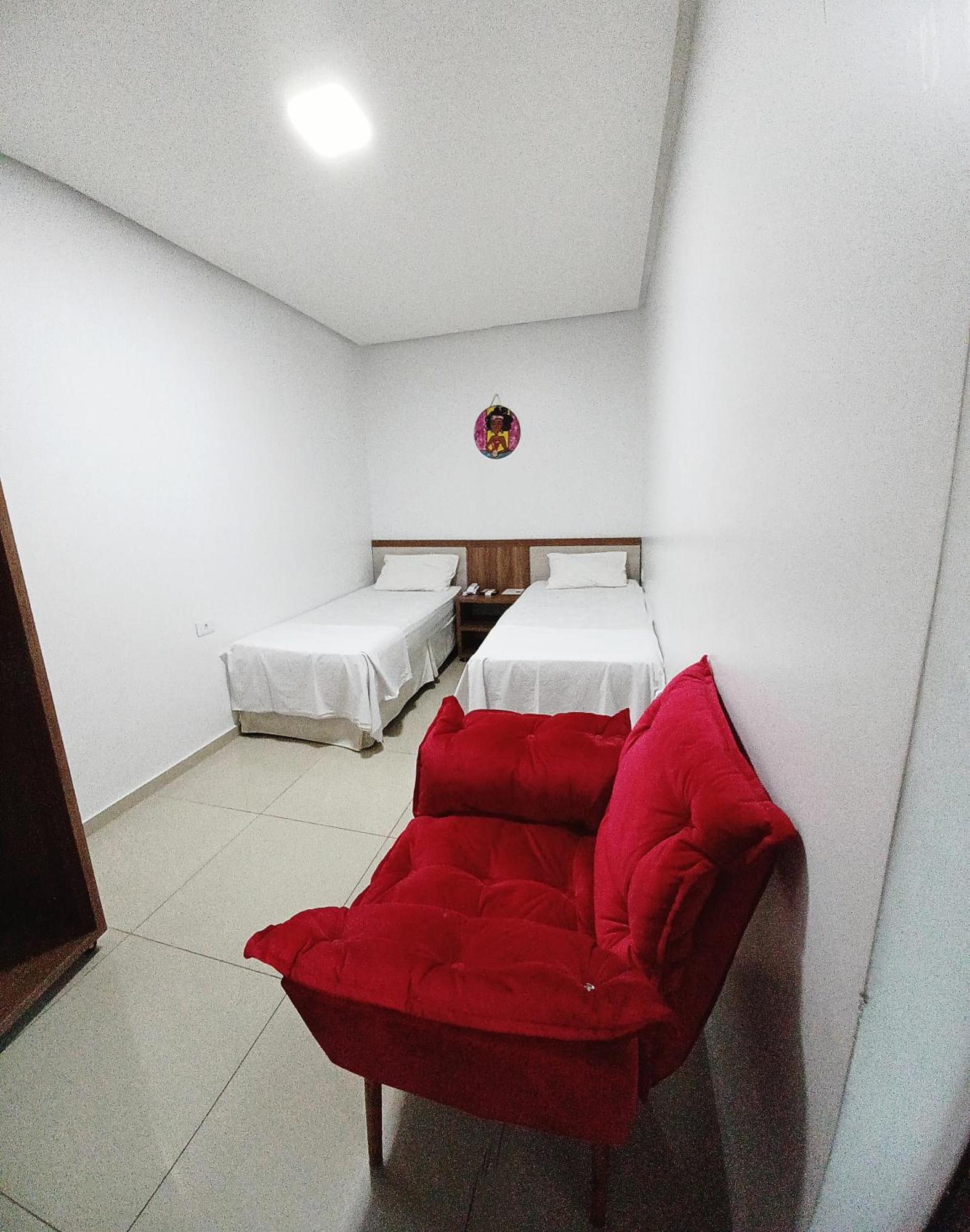 Bara's Hotel *